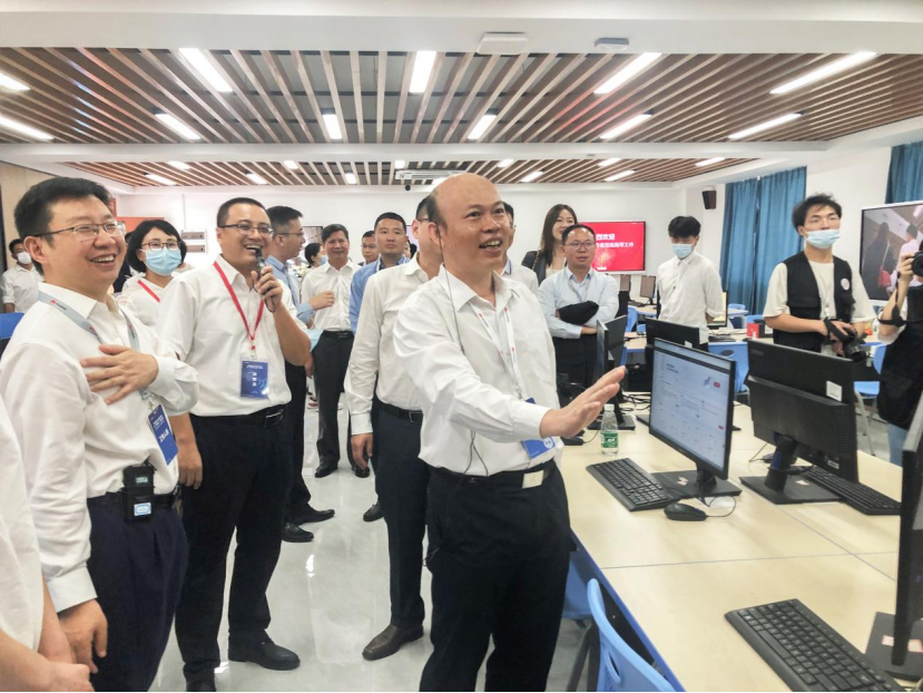 打造粤港澳大湾区数字人才培养高地