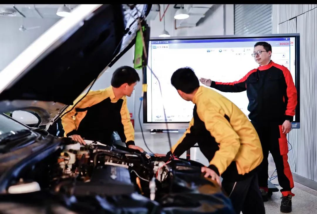 上海中职教师参与全国职业院校教学能力比赛百分百获奖!这是上海中职快速发展的密码之一(图9) 上海中职教师参与全国职业院校教学能力比赛百分百获奖!这是上海中职快速发展的密码之一(图9)