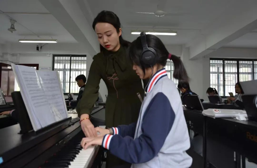 上海中职教师参与全国职业院校教学能力比赛百分百获奖!这是上海中职快速发展的密码之一(图13) 上海中职教师参与全国职业院校教学能力比赛百分百获奖!这是上海中职快速发展的密码之一(图13)